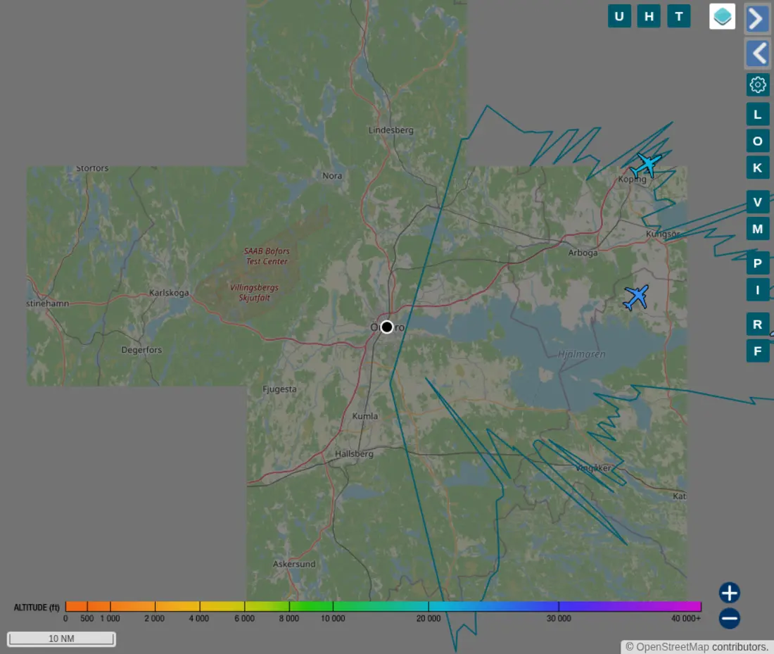 Flygkarta med tre plan och deras spår över Mälardalen